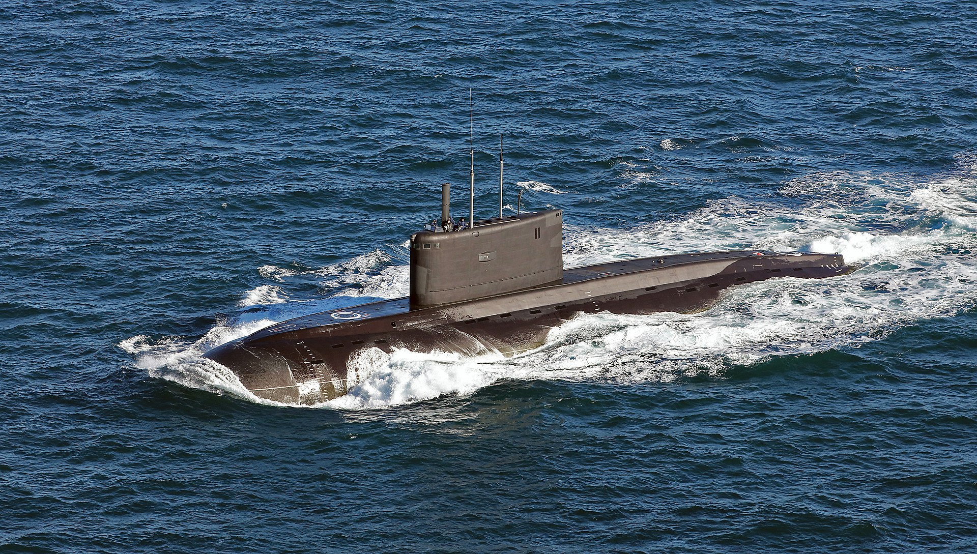 Kilo 1920px-Kilo-Class_Russian_Submarine_MOD_45165129